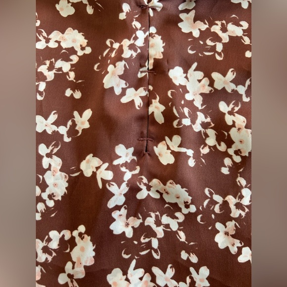 The Limited Brown Floral Pattern 3/4 Sleeve Shirt. Size Medium - Picture 8 of 13
